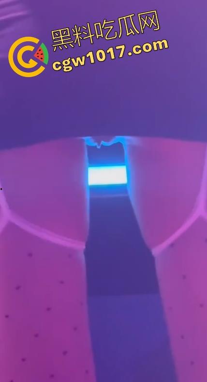 广州夜店女DJ真空打碟！不穿内裤上阵，边打碟边流淫水，收场时还随机挑选忠实听众酒店啪啪，难怪这么酒吧求着她去！-9