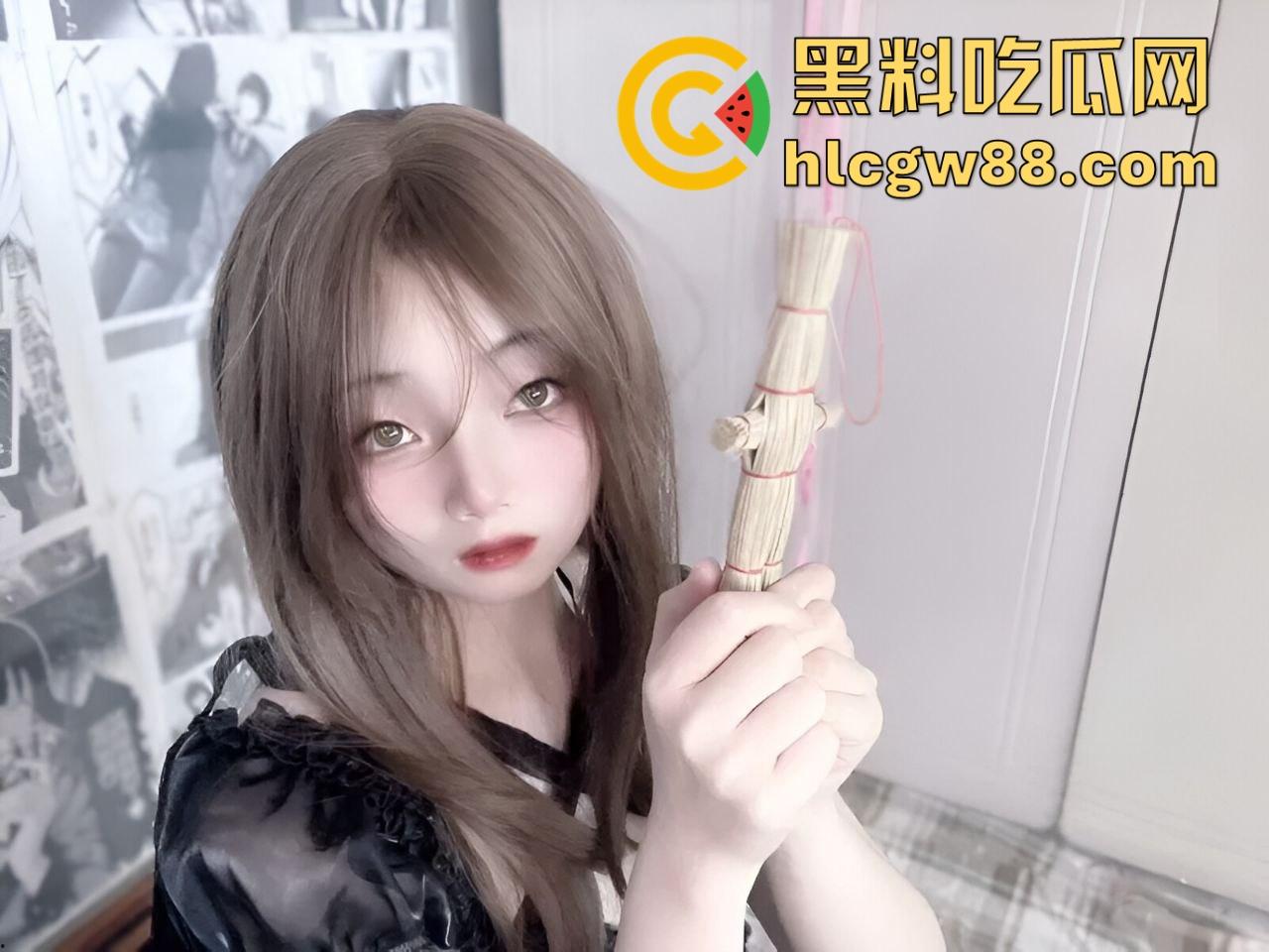 吉林交通职业学院【李梦斐】大长腿巨乳尤物，网调视频被渣男曝光，宿舍里直接爬地玩骚穴！-3