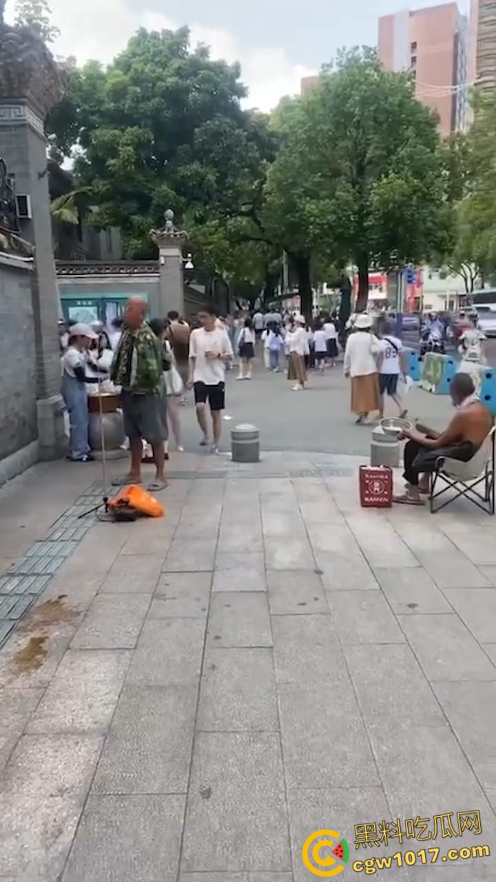 广东52岁富婆街头在线征婚大屌男，自称可给700万彩礼，骚逼常年未滋润渴望性爱，有意联系！-7