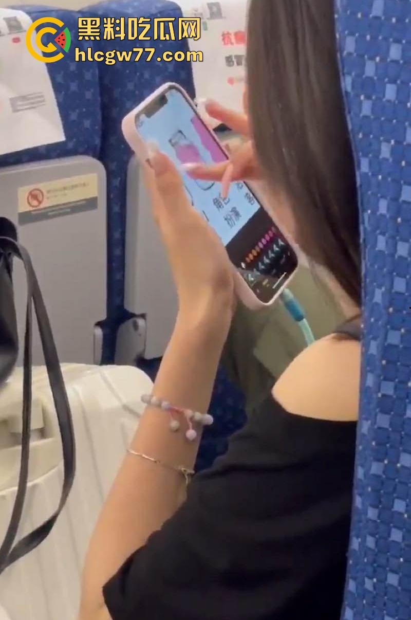 高铁偶遇骚货小姐姐 玩性爱之瓶狂填欲望 不仅暴露了她的狂野内心 更让人遐想她私下的火辣玩法!-3