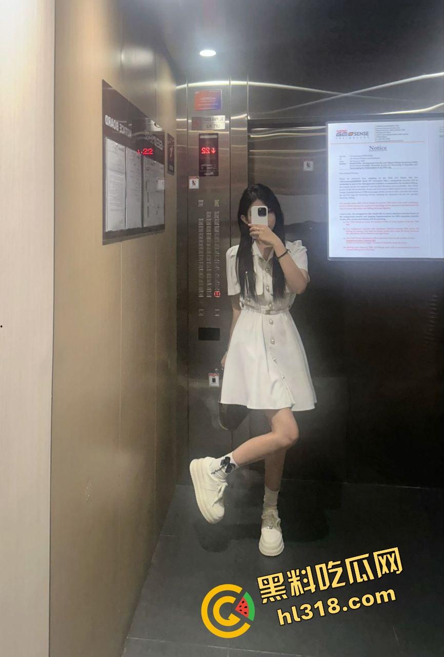 海角社区爆料隔壁小嫂子少妇太会玩了,打着借酱油的名义跑来,结果被我操到腿软口爆!-7