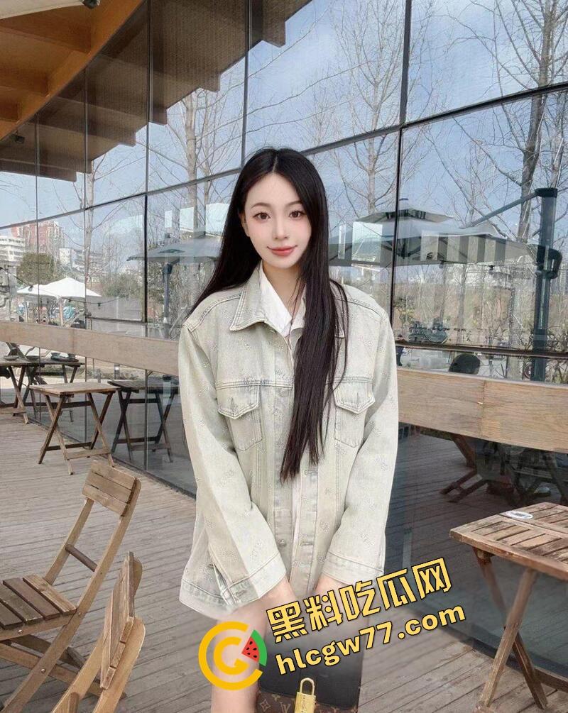 瓜友爆料3000块约操澳门极品外围黑丝长发女神,肤白如雪魔鬼身段嫩逼狂抽,cosplay骚装翘臀后入浪吟!-1