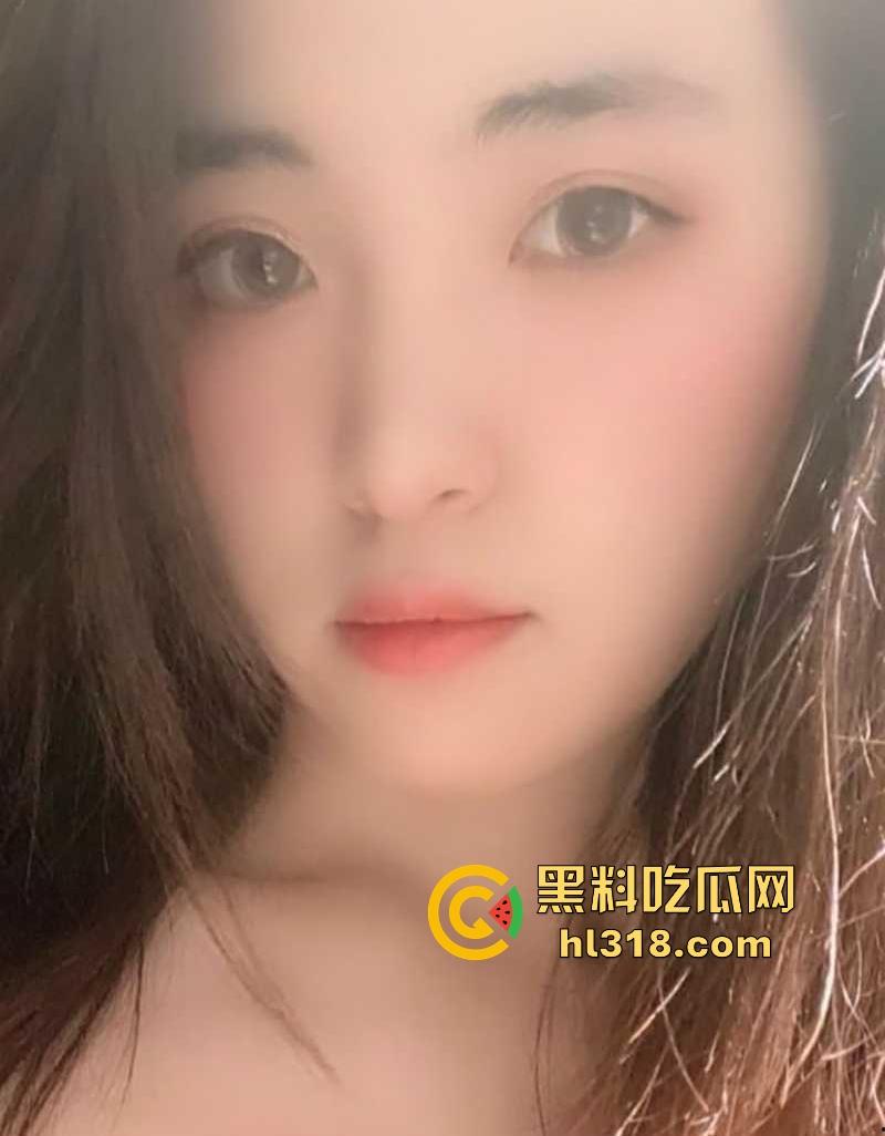 长沙极品熟女【李希希】欲求不满的出轨约炮， 穿着不同的情趣装跟炮友做爱打卡，叫床声淫荡勾人！-2