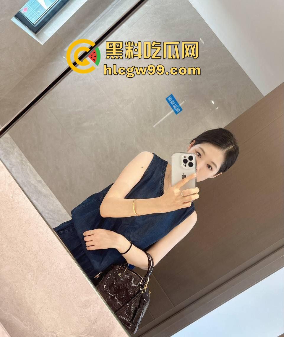 小编推荐！湖南长沙反差御姐【刘依依】 社交软件撩骚约炮视频裸聊，隔着镜头都阻挡不了的骚劲。-5