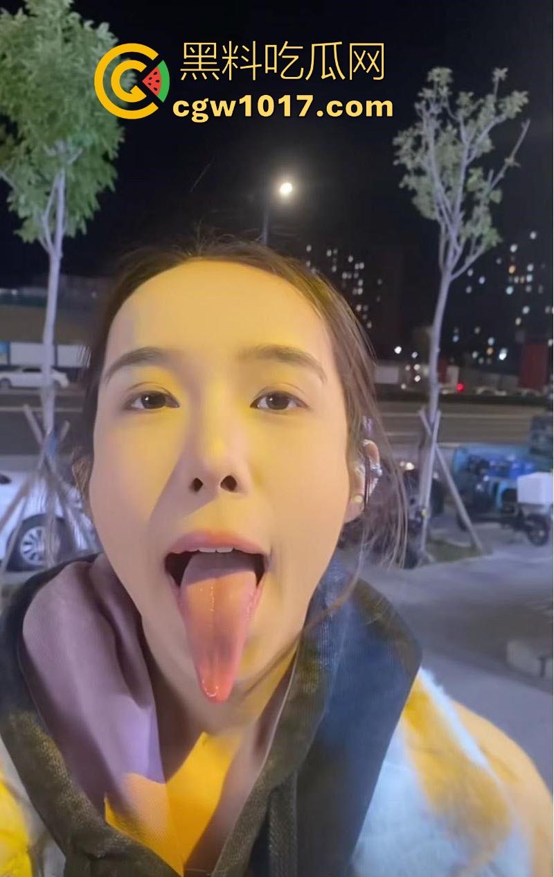 抖音15万粉丝网红【啊瓜满街跑】性爱视频被爆，调教03年极品女友，玩各种虐待性爱，把女友调教成私人玩物！-3