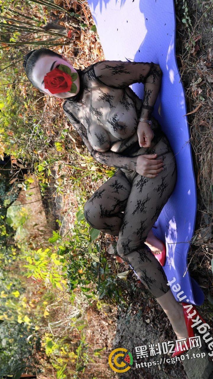 淘宝网红店铺【梦露世家】老板娘再出狠活 熟女情趣自拍 果然自己挣钱就是拼啊 未打码流出-27