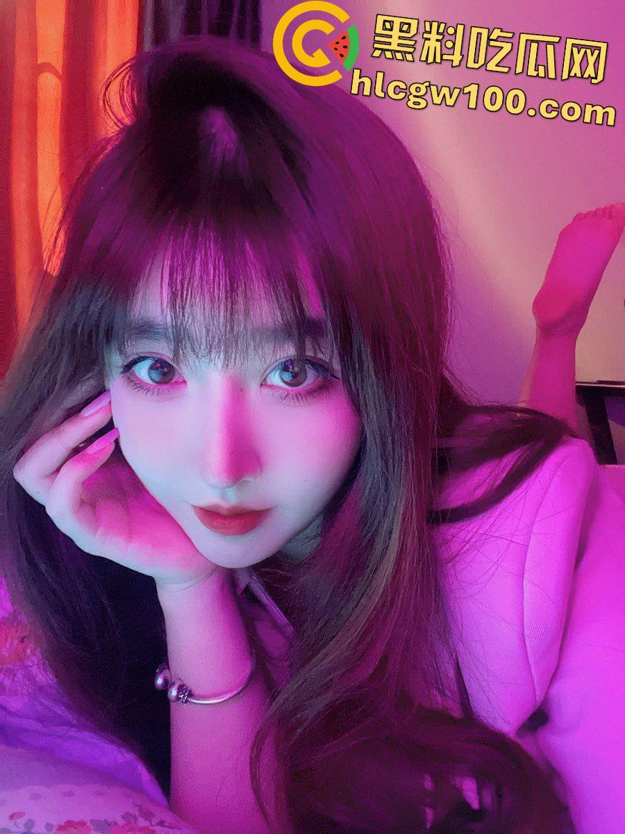 天津【郝天莙】按主人命令社死曝光，高颜值粉嫩白虎骚穴，纹身肥臀玩肛塞-9