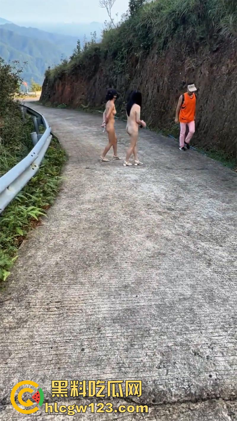 广州御姐母狗【cikaimoon】，户外露出勾引裁缝，街头商场大胆全裸，秀修长美腿和嫩穴！-7