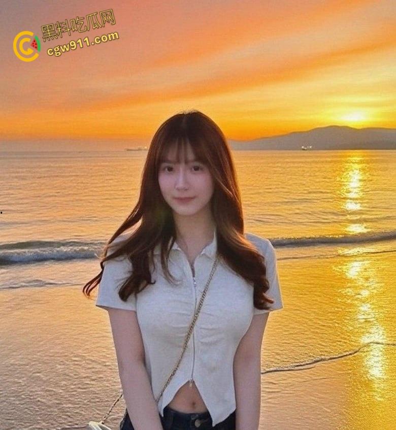 IG美妆博主【Catalina】,清纯嫩妹露脸自慰,白虎嫩穴被男友爆菊肛交,后入打桩淫水四溅 !-3