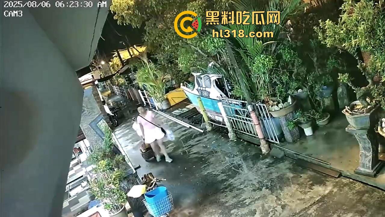 马来西亚母携女跳海轻生,疑似家庭纠纷和争夺抚养权问题,这女真狠啊,自己想不开还带上自己女儿!-1