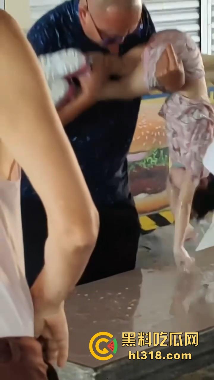 马来西亚母携女跳海轻生,疑似家庭纠纷和争夺抚养权问题,这女真狠啊,自己想不开还带上自己女儿!-7