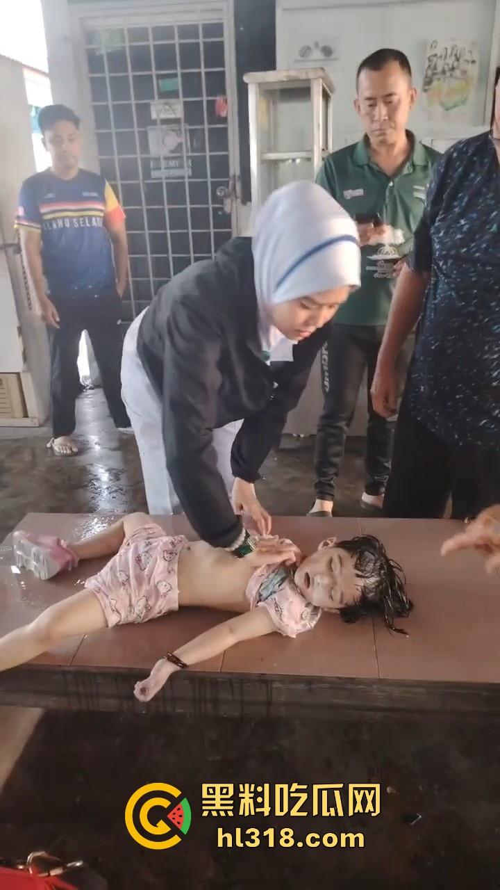 马来西亚母携女跳海轻生,疑似家庭纠纷和争夺抚养权问题,这女真狠啊,自己想不开还带上自己女儿!-8