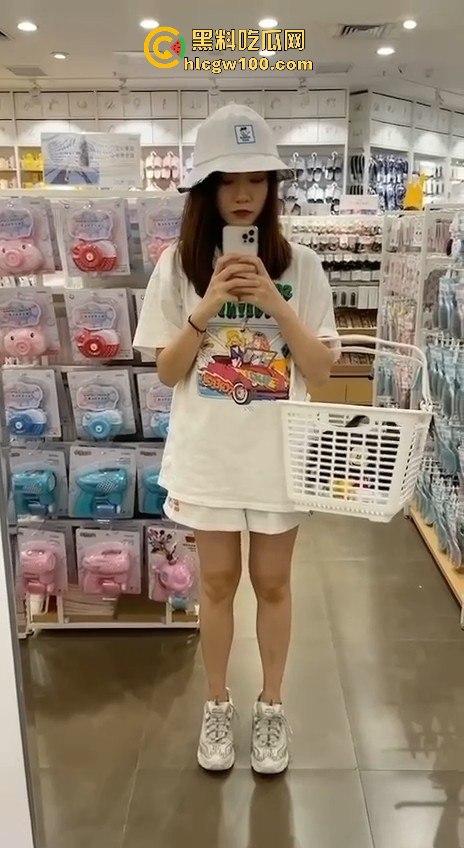 河南省驻马店医院反差护士【吴新园】口交取精保存，最新一弹1小时36分资源爆出，内容引入眼球！！-4