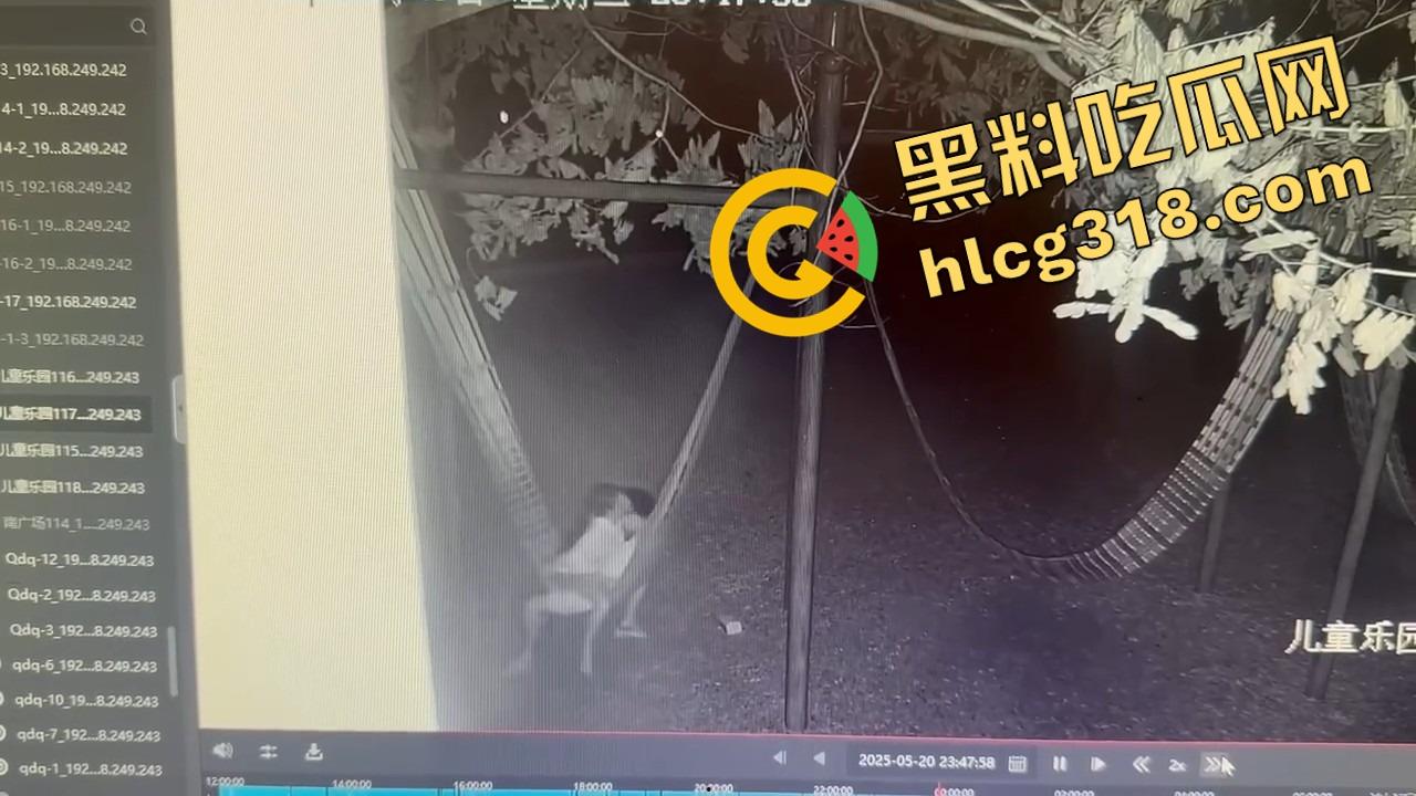 牛逼情侣把儿童乐园当野鸡窝，俩人操得像荡秋千，年轻人技艺高超做爱，监控也是录得一清二楚！-12