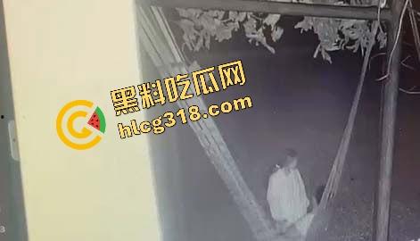 牛逼情侣把儿童乐园当野鸡窝，俩人操得像荡秋千，年轻人技艺高超做爱，监控也是录得一清二楚！-13