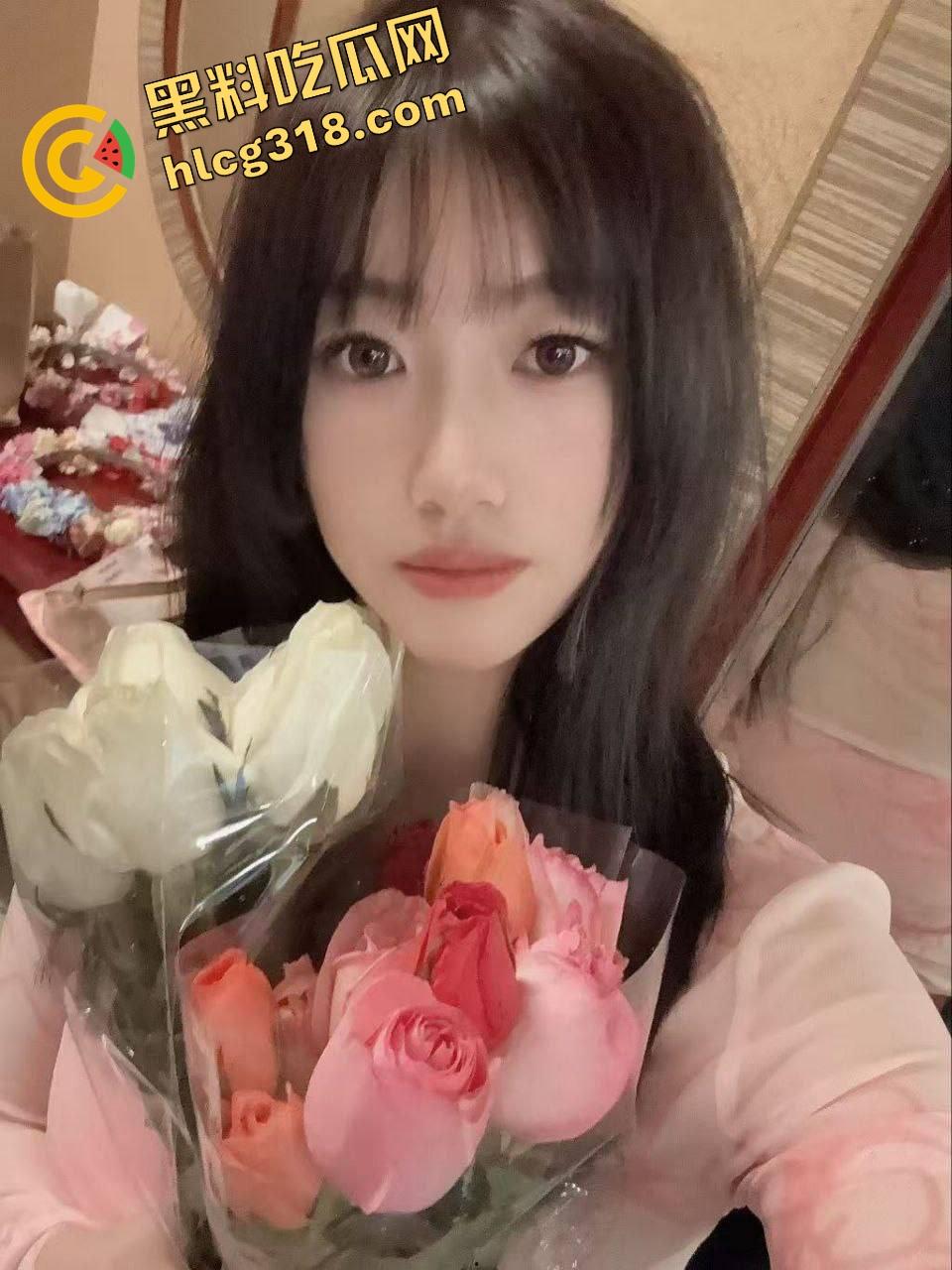 清华北大抢着要的校花，被干成三洞齐喷的舔棒狗，舔了三个月的女神，被我用狗链拴着后入肏到尿失禁！-4