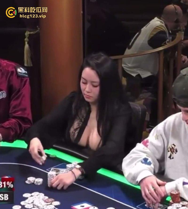 日裔女选手POKER比赛露点色诱对手分心爆红网络!并非不小心!却是有意陷害对手!-6