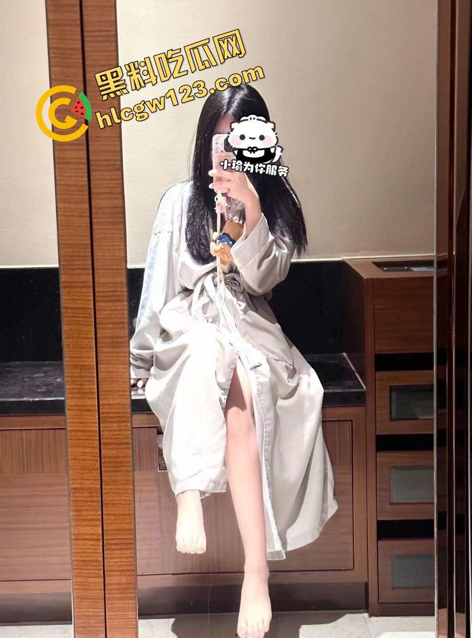 黑料吃瓜粉丝必看，京爷约炮太地道了，匡威妹子桌上一顿啪啪啪，就是不给看逼有点不厚道了！-1