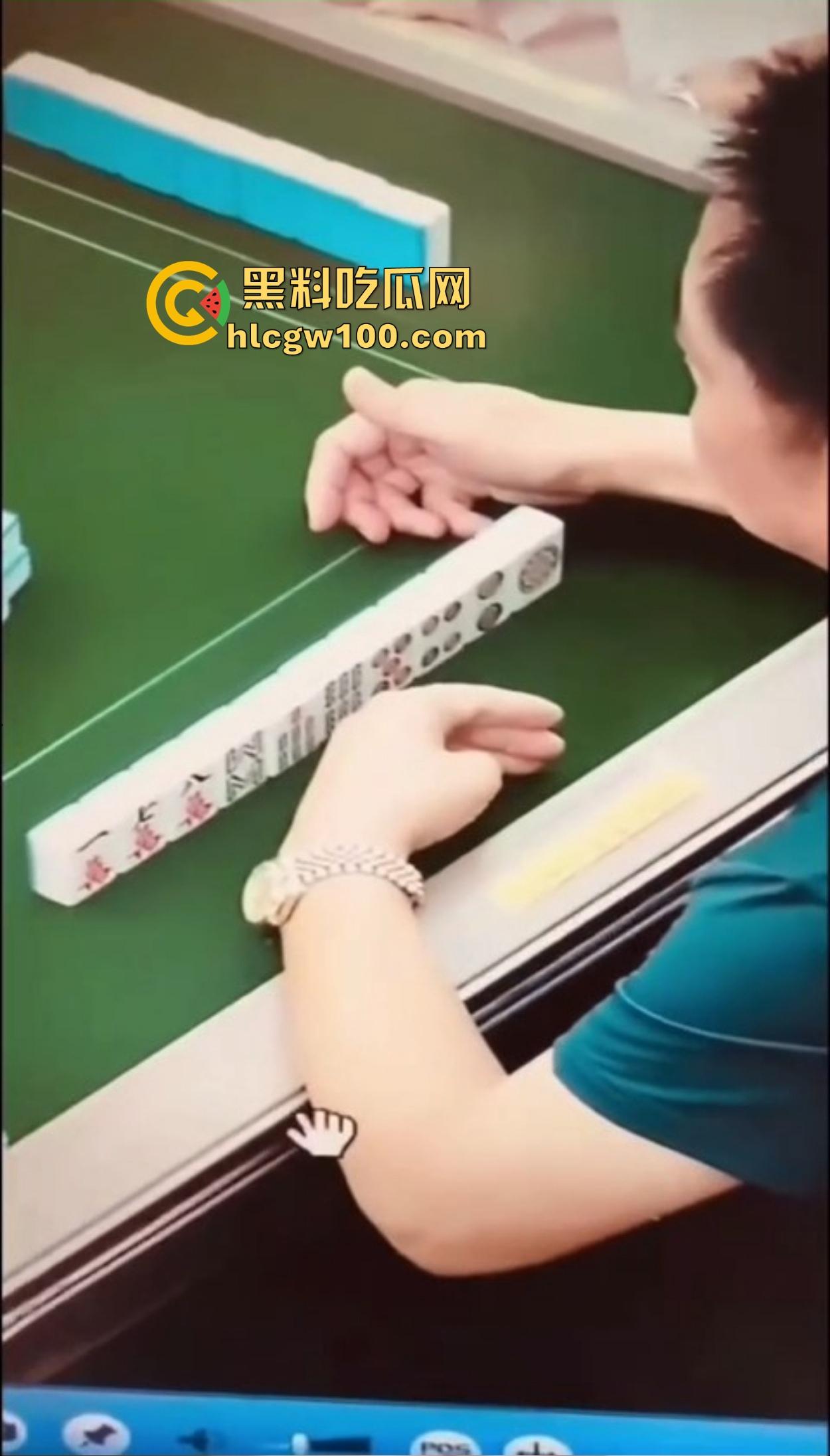 快过年了警惕千王之王，棋牌室暗藏高能，监控下轻松翻牌，十几番胡牌跟喝水一样，别让年都输没了！-2