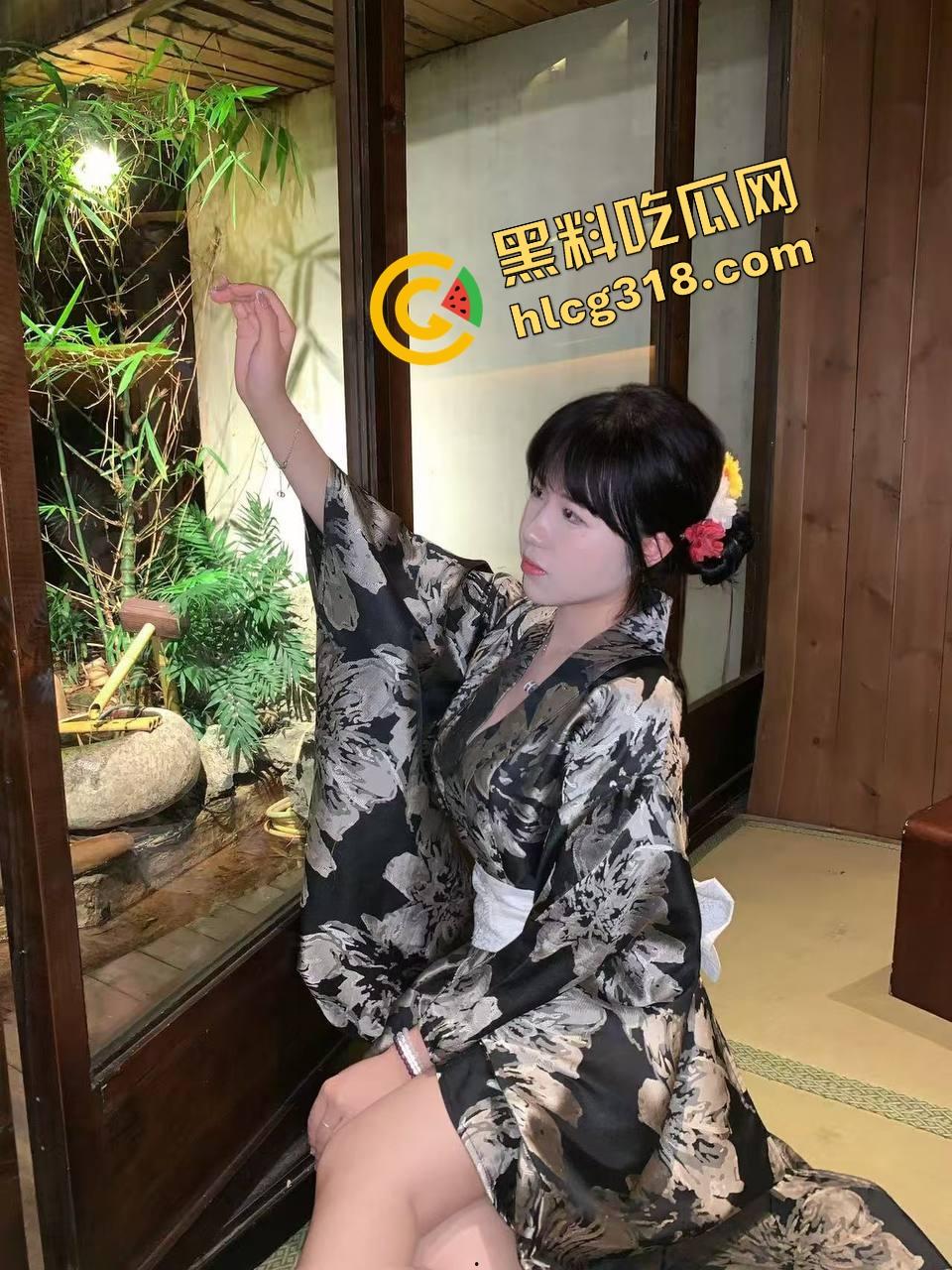 少妇大战硬不起来的弹力牛子,全程像在玩充气面条,玩了一整晚愣是没插进去,橡胶果实附体也太离谱了!-2