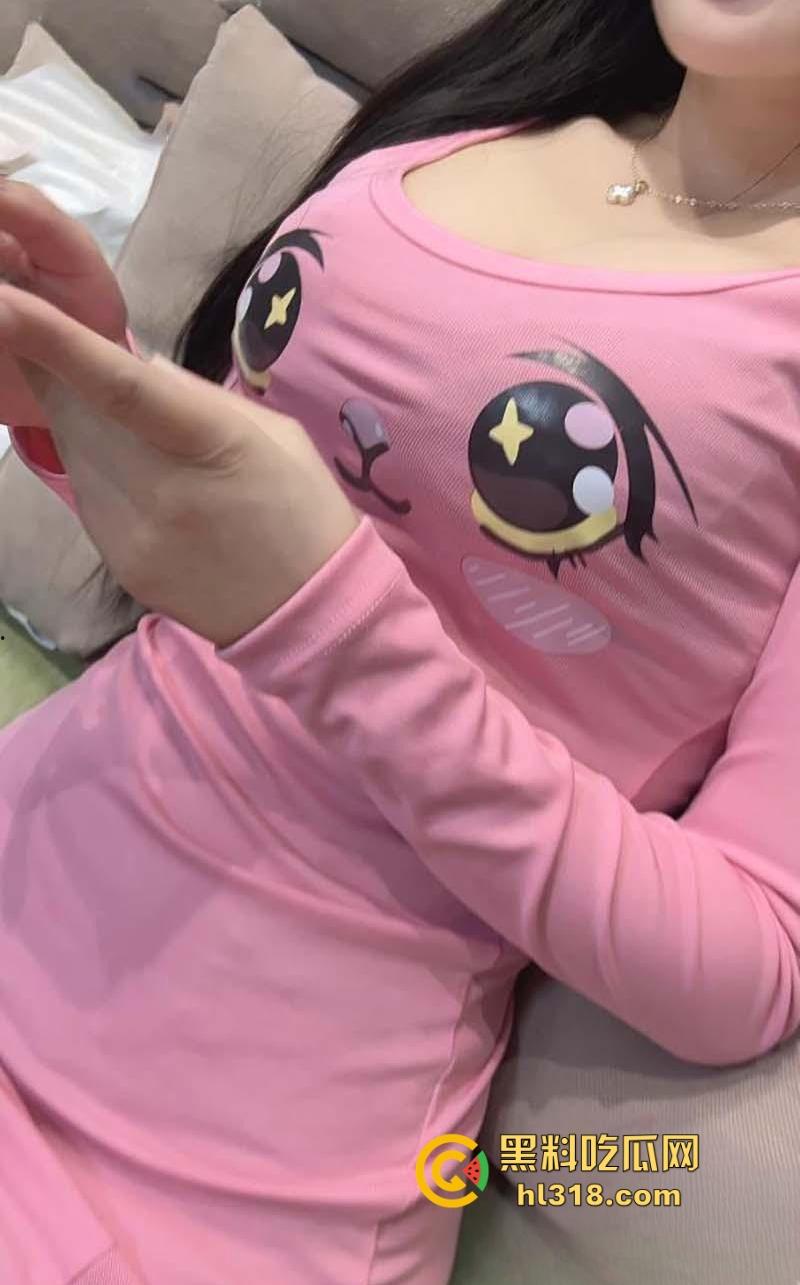 海角乱伦,M属性粉衣嫂子主动求操,黑丝巨乳直接上位骑乘,这奶子大到让你窒息撸点满满!-12