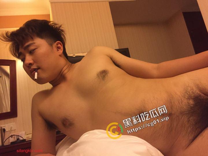 台湾国立武汉大学 学生情侣性爱自拍泄密流出 清纯的外表下隐藏着骚动的心-11