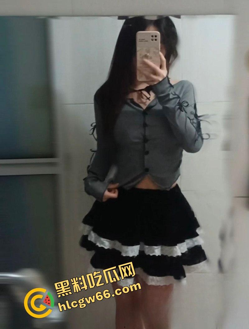 山东临沂大学巨乳学妹【徐婕】胸大无脑成炮友提款机，粉嫩紧穴夹到爆，手交挡精母狗命摆烂了！-1