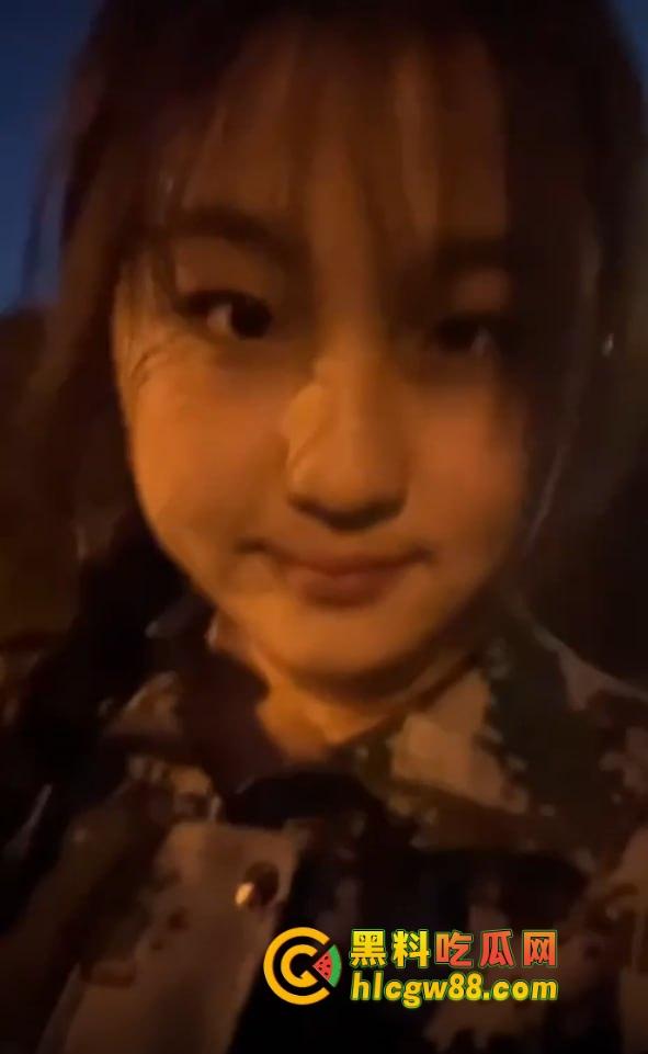 大连姐夫操上小姨子被抓包，聊天记录爆出大学生妹妹被姐夫干翻，姐姐曝光骚逼妹妹自慰插逼视频！-6