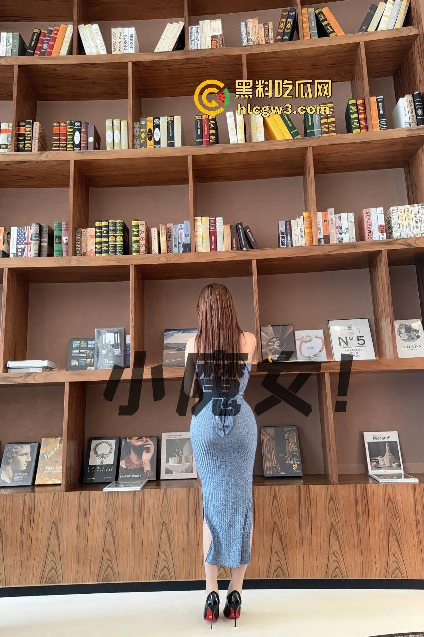 广州性感女神【小魔女】震撼出场，大长腿商务外围女，群P淫乱盛宴，富哥专属精盆！-6