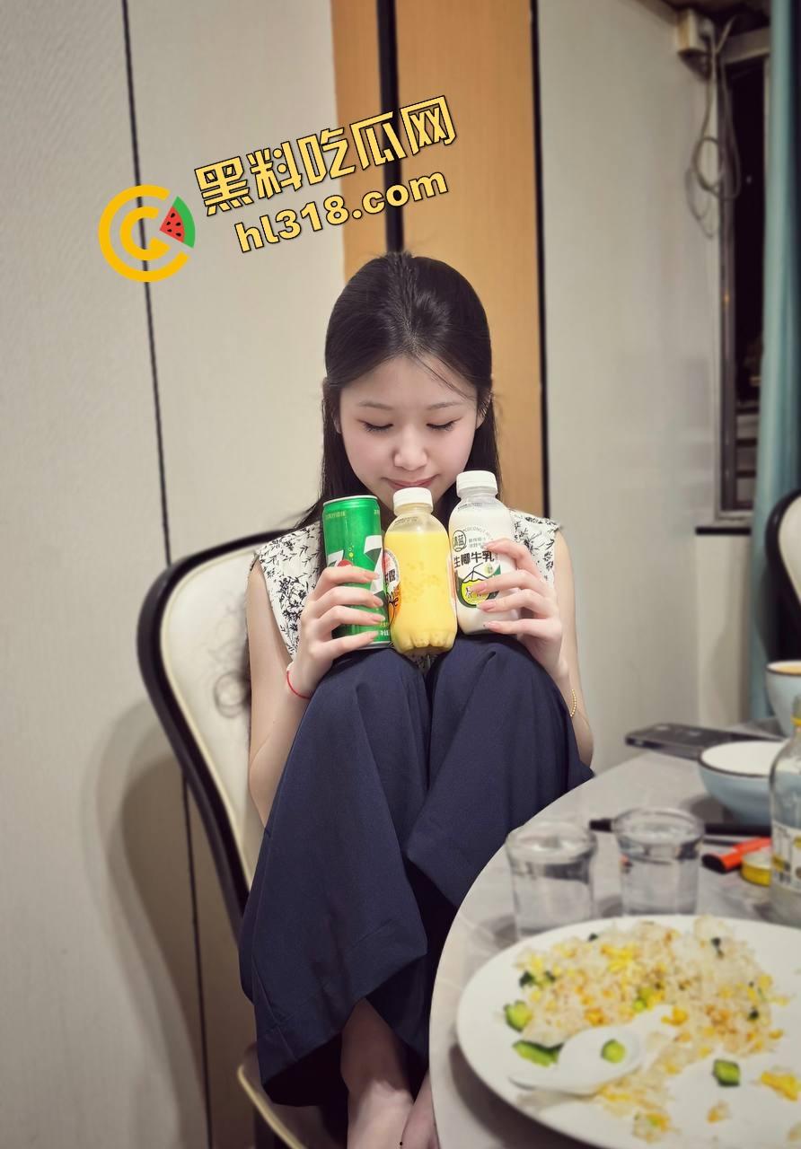 约炮美甲店少妇本想随便玩，结果喷成水龙头，直接喊兄弟组队3P，骚货嘴上说害羞下面一刻都不停！-2