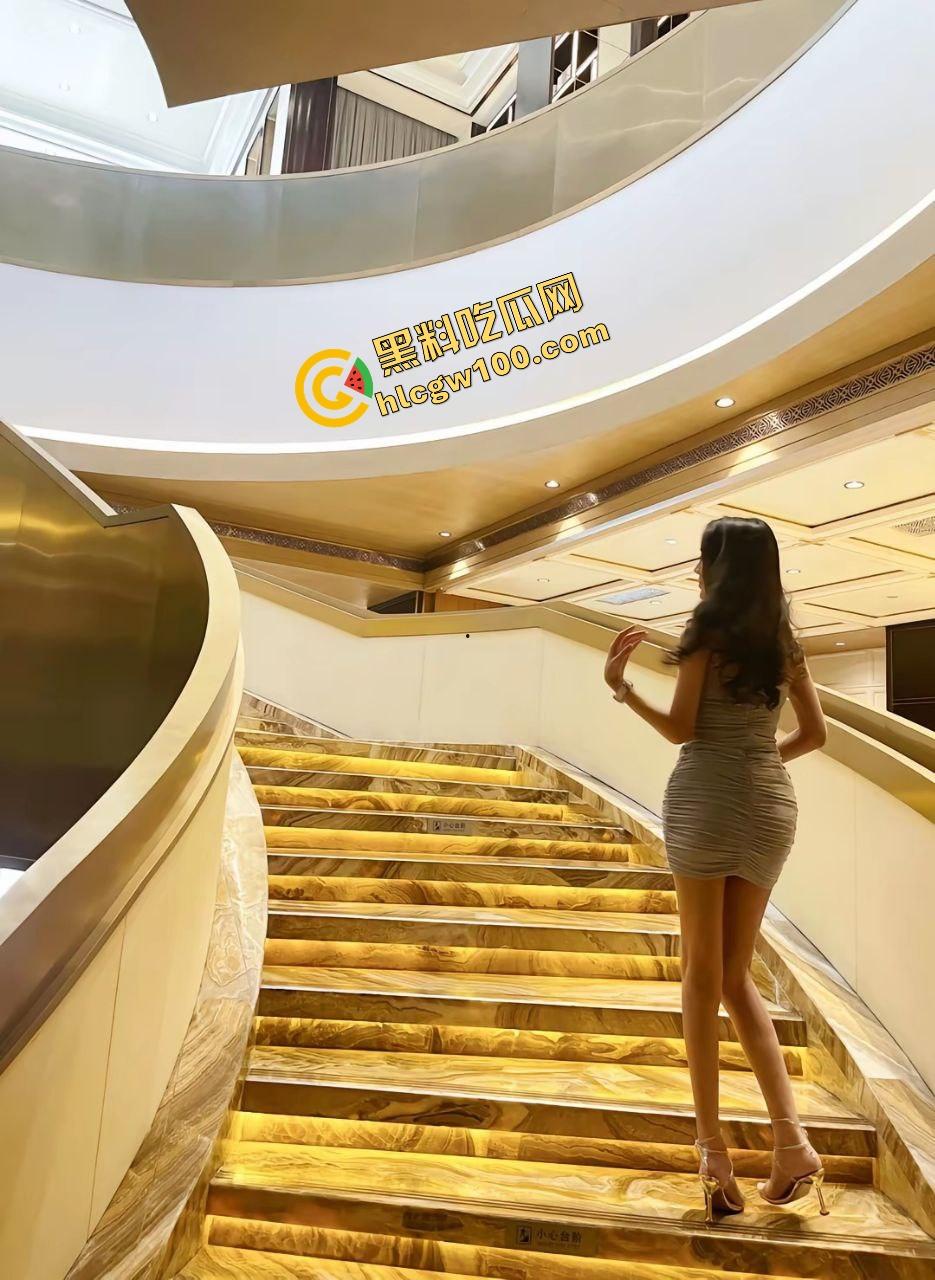 云南曲靖卖淫女骚鸡『冯婉玉』超模出身的顶级炮架 包臀裙深喉口交!爆插骚逼淫叫娇喘!独家原创流出!-2