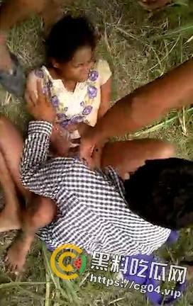 真实强奸! 永远少不了印度阿三和黑鬼的身影 女人反应绝对刺激-5