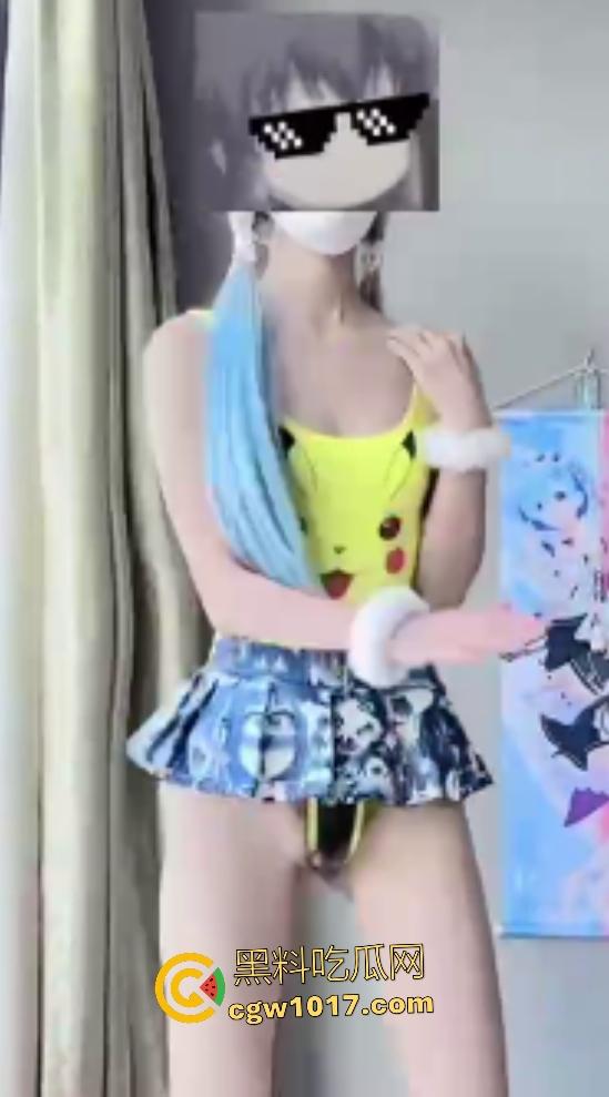 抖音小萝莉【白桃软糖】00后高中生裸舞，电竞椅翘臀扭坏椅子，厕所跳蛋塞逼撒尿，还有粉丝想花钱买尿喝！-8