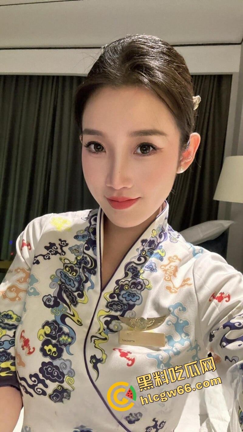 海航空乘【雨晴】172cm极品空姐下海变肉体绝品,黑丝长腿、天使脸庞换来床上蜜桃臀狂野榨精!-14