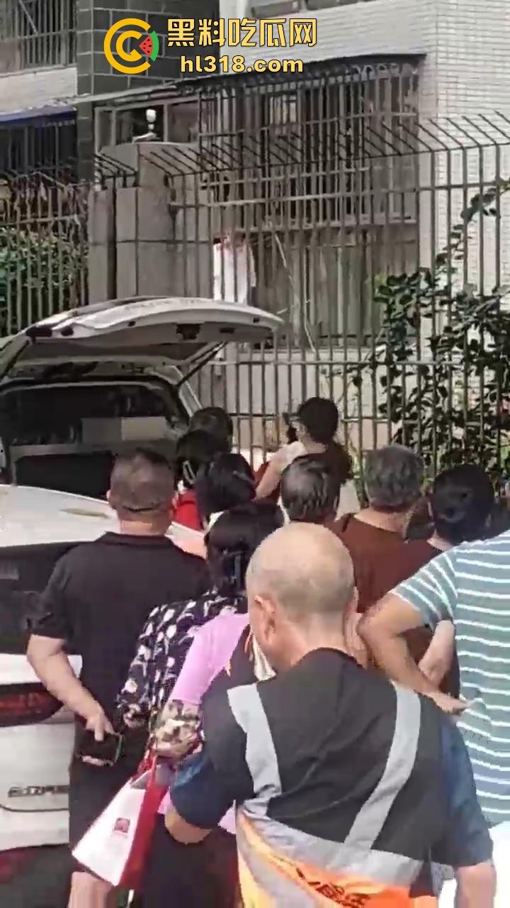 四川眉山阳光新城壹号，一男子疑似因欠账太多跳楼自杀，欠了做老赖就是了为什么要跳楼呢？-10