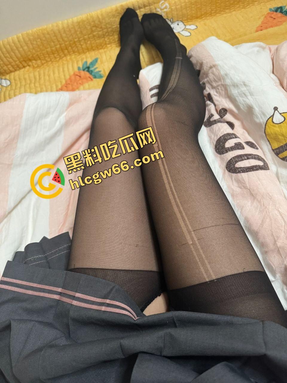 江西赣州翻车妹『李梅』刚毕业几个月就在家扮嫩发骚，双马尾奶子乱抖，小穴湿得都能榨豆浆！-4