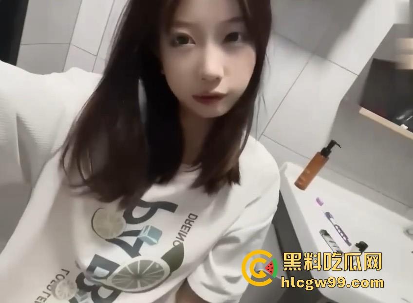 广西清纯美艳小妹【杨柔】自慰视频流出，童颜黑母狗在线调教，诱惑不断！-2