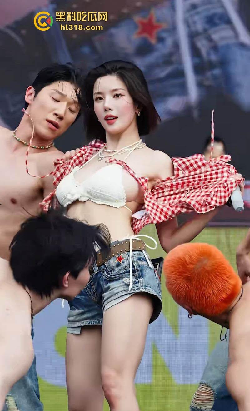 韩国水弹音乐节【权恩妃】骚浪舞蹈表演，魔鬼身材性感舞姿，巨乳随着音乐节拍而跳动，每一帧令人目不转睛！-7