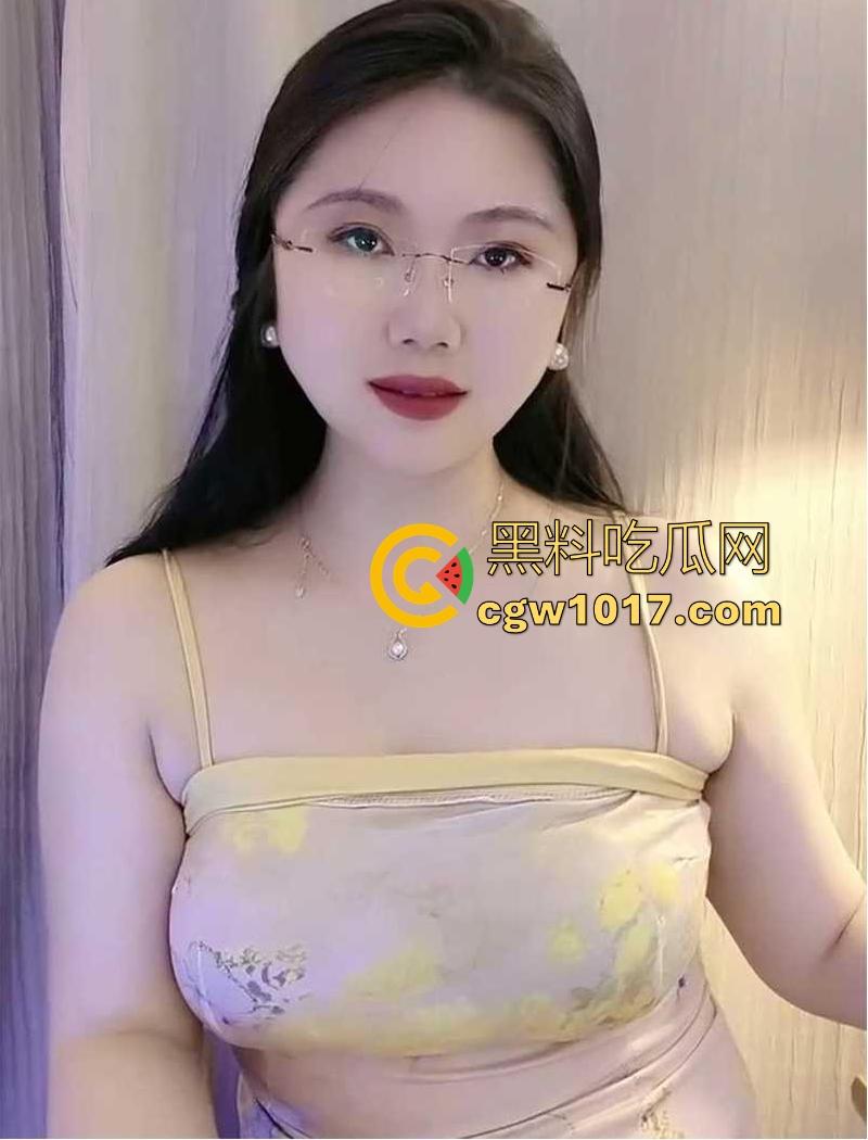 快手微胖熟女网红【耲戇薹脔素姐】不雅视频流出！线下被大哥约炮，跪地含屌猛舔，完美露脸浪叫销魂！-3