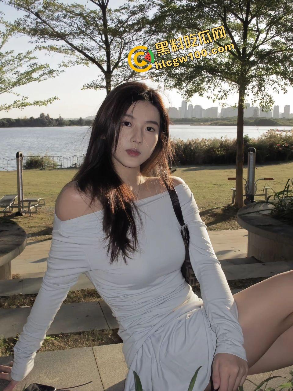 广西来宾肉感反差婊『徐艳萍』回农村老家发骚自慰!抠穴自拍淫荡泄密流出!原创独家曝光!-1