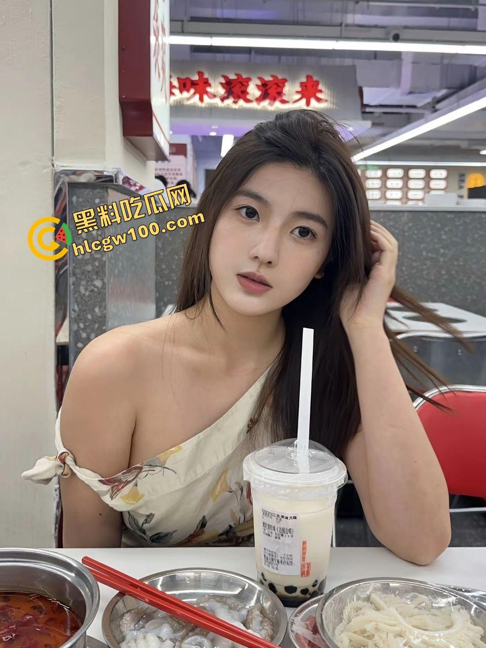 广西来宾肉感反差婊『徐艳萍』回农村老家发骚自慰!抠穴自拍淫荡泄密流出!原创独家曝光!-2