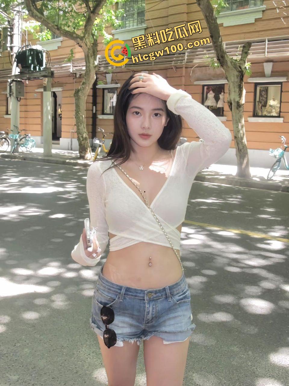 广西来宾肉感反差婊『徐艳萍』回农村老家发骚自慰!抠穴自拍淫荡泄密流出!原创独家曝光!-3