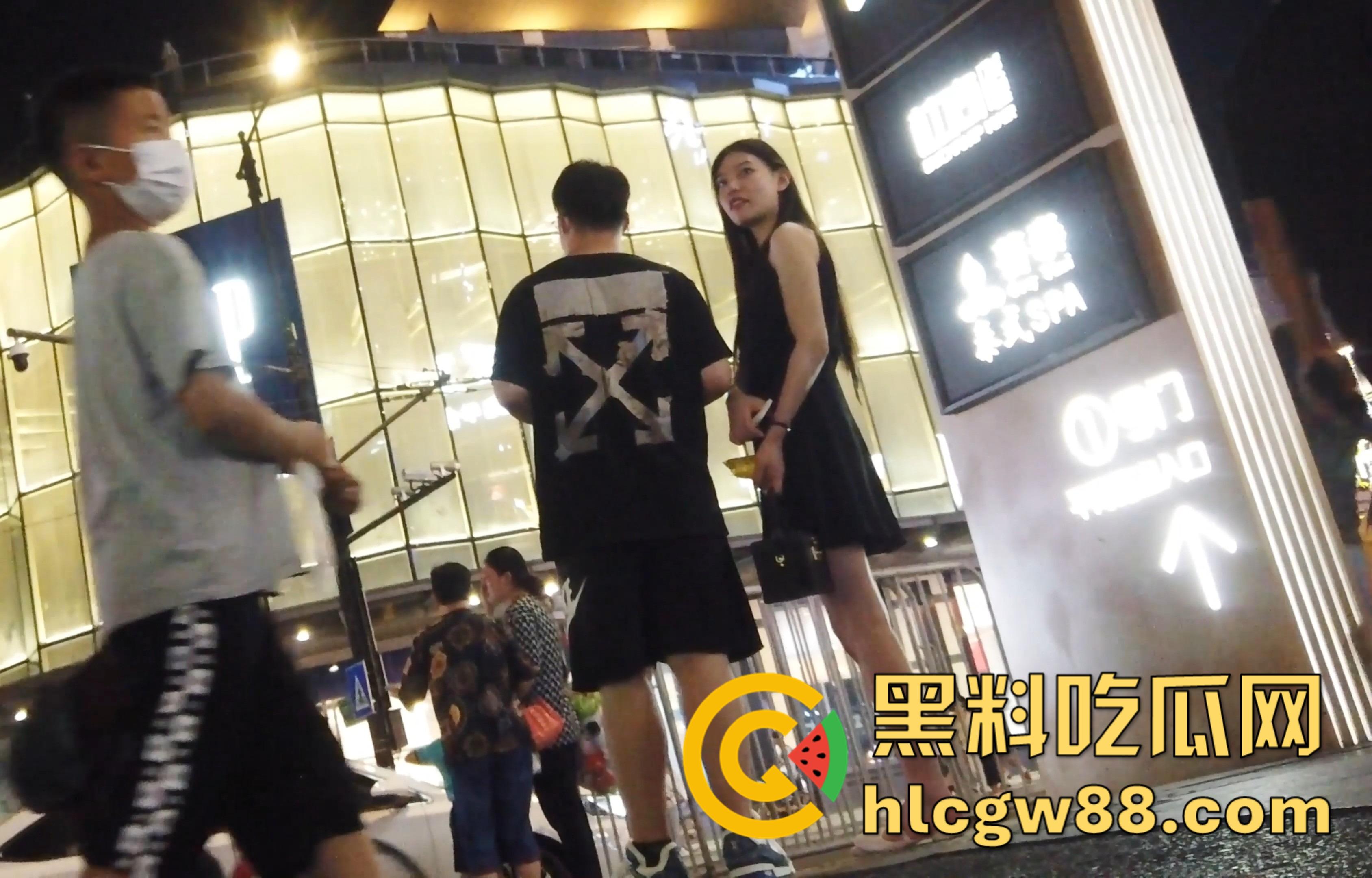 厕抄底大神商场偷拍，洛丽塔JK裙学妹，各种裙底风光，这丁字裤也太骚了，各种户型美穴应有尽有！-3