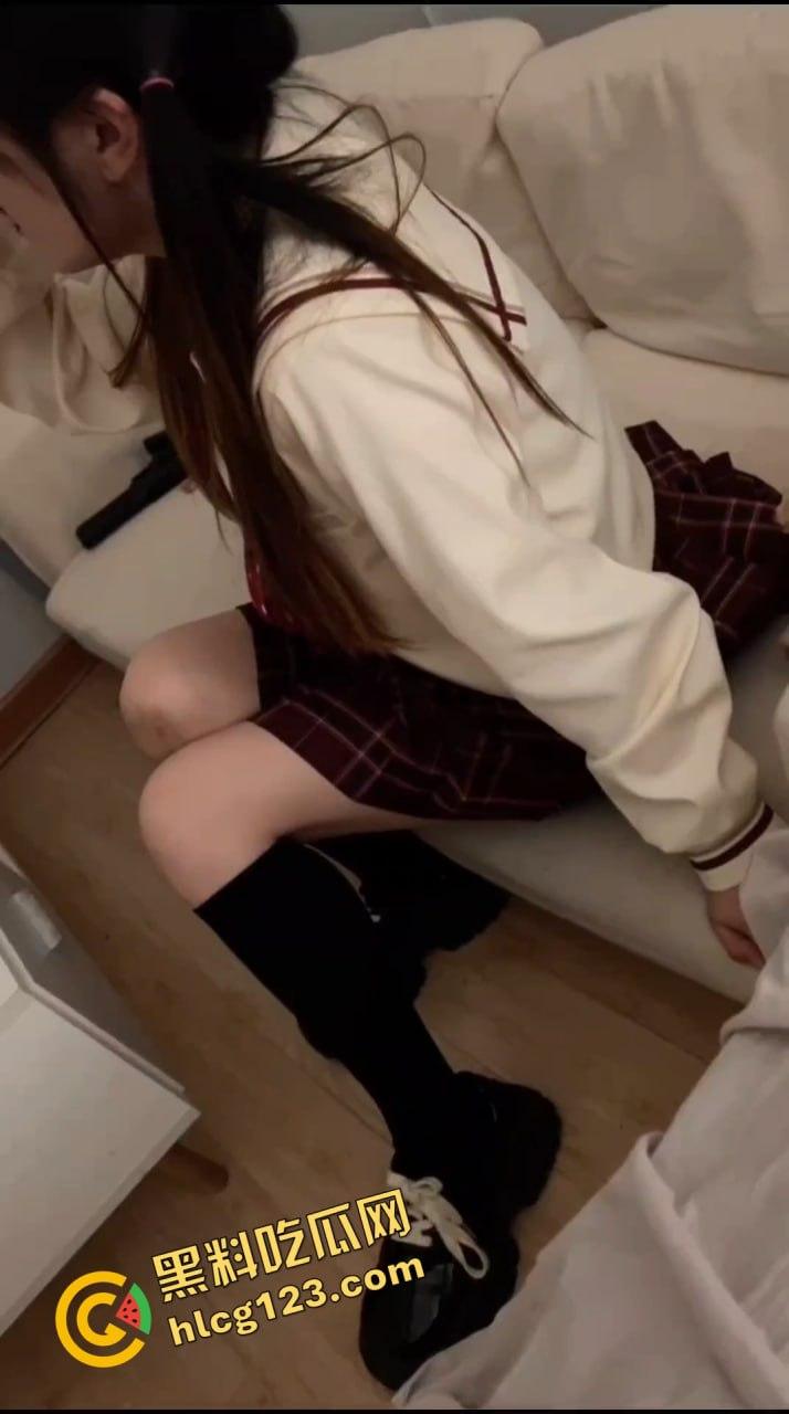 JK短裙小妹懂规矩！饭后直接开房，操得直乱叫，小逼都被草肿了！-10