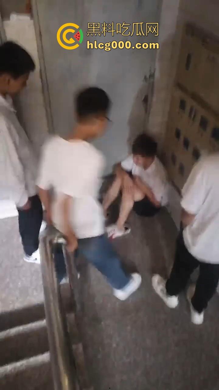 黑龙江绥化市三中，一未成年学生因没有带说好的烟，被多名同学多次霸凌，就敢欺负老实人是吧！-4