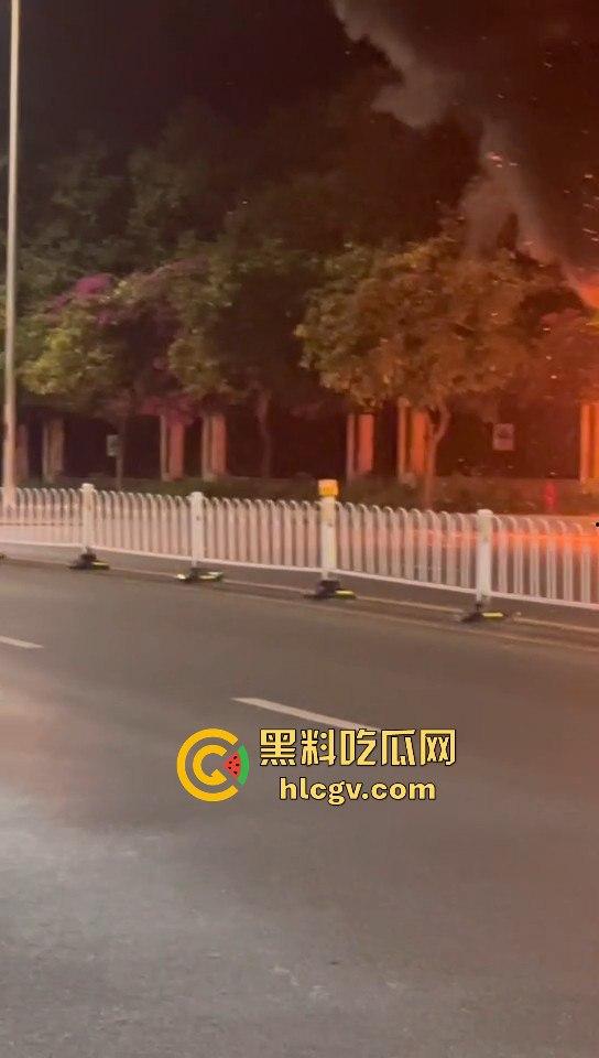 青环路情侣喝高出车祸！车子着火侧滑惨剧，男的逃生，女的被烧死让人唏嘘！-5