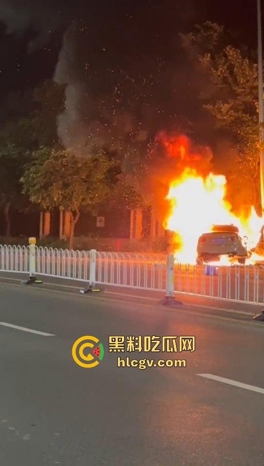 青环路情侣喝高出车祸！车子着火侧滑惨剧，男的逃生，女的被烧死让人唏嘘！-6