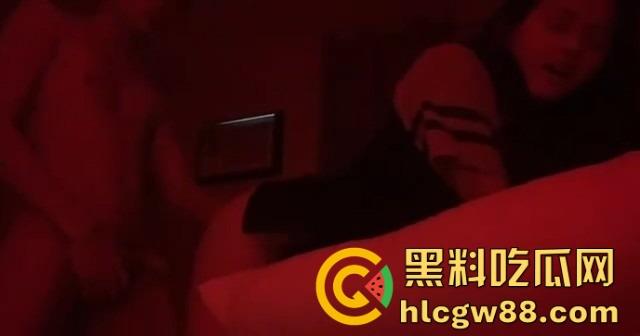 挪威留学生炫耀洋马女友【julsbarba】白虎浪穴骑乘狂摇，异域风情玩得飞起，国内女拳看傻了！-13