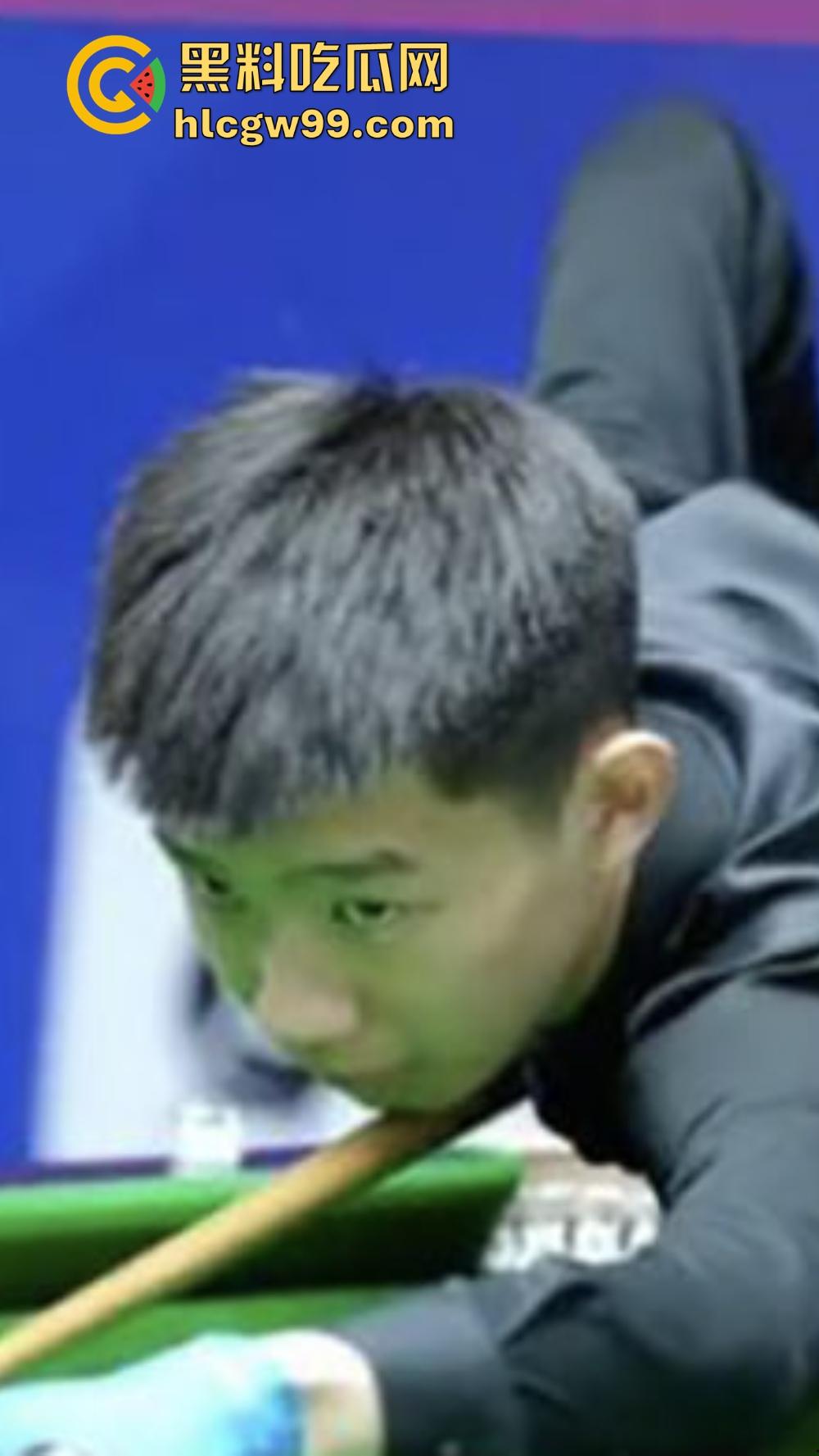 10后台球天才【夏浩然】跟大奶女裁判【然然】房间打台球，场上挥杆不忘场下大力高杆吸库， 一夜激战录音曝光！-12