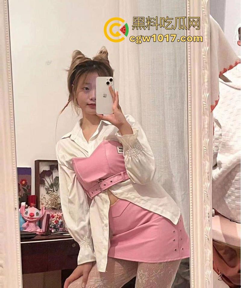 广西大学清纯大一女大【叶雯雯】可爱学妹露脸自慰，私下无比风骚，粉嫩小穴被男友爆操到合不拢！-5